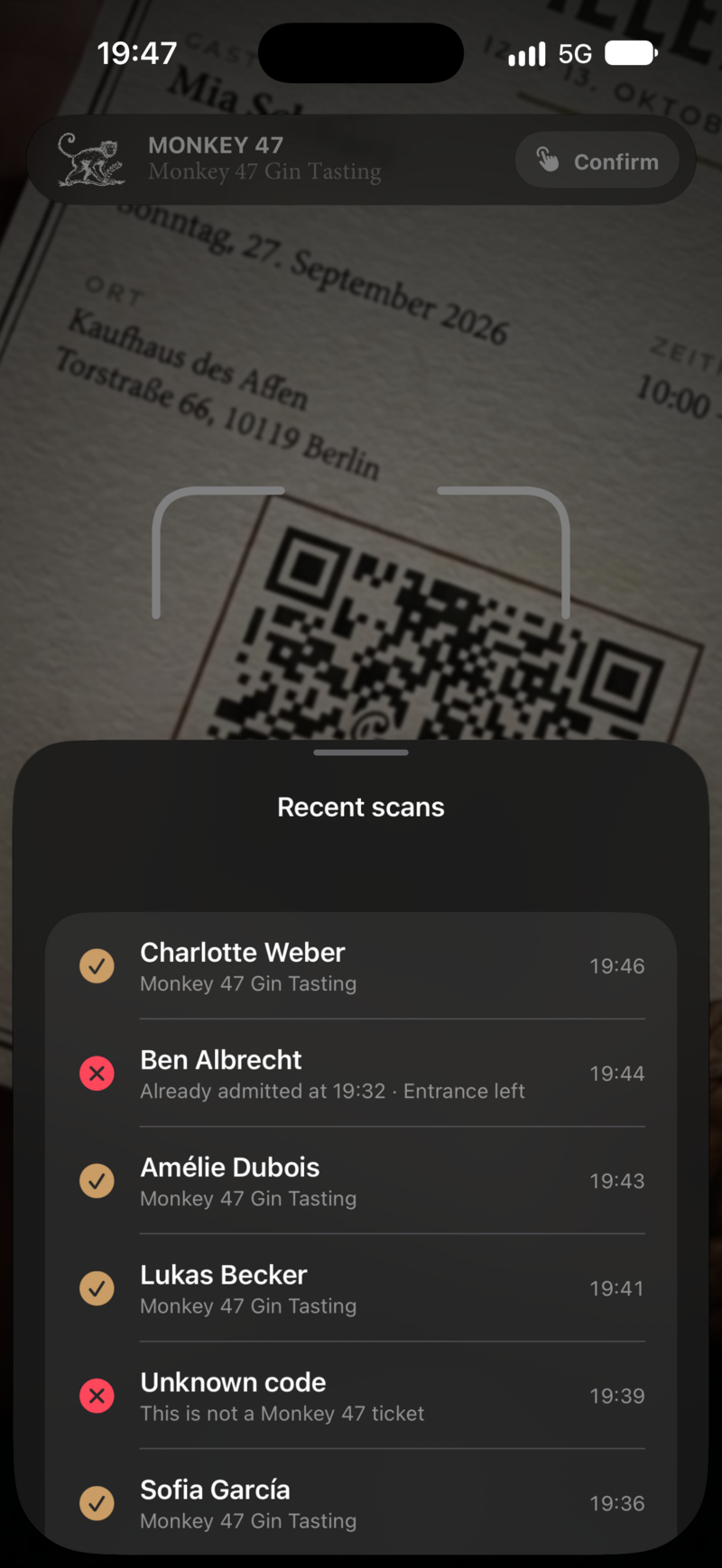 Letzte Scans: gültige Tickets mit Häkchen, ein bereits eingelassenes Ticket und ein unbekannter Code.